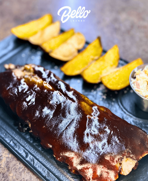 Costita de Porc cu Sos Bbq, cartofi Copti si Salata Coleslaw/barbeque Sertesborda Hasabburgonyaval Es Kaposztasalataval